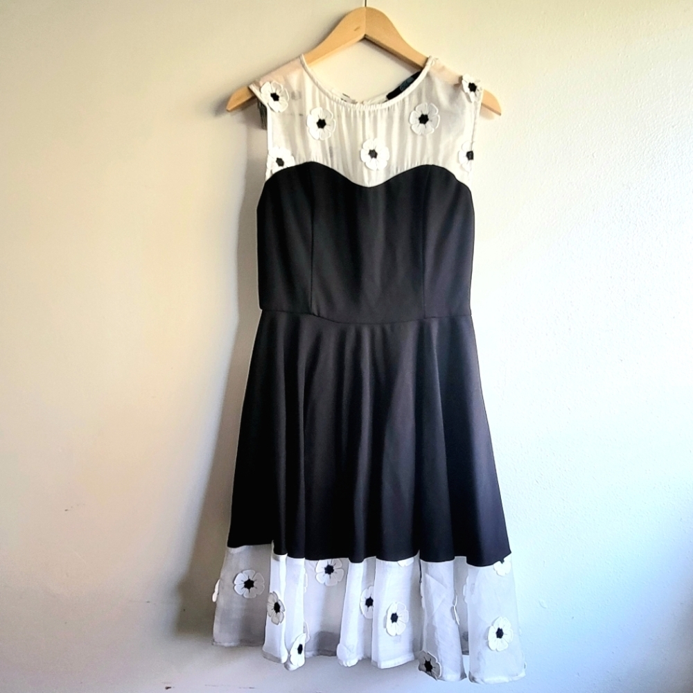 Eva Franco, Sleeveless Oliver Sweetheart Fit & Flare Dress, Black/White,‎ Size 2 - Picture 3 of 9
